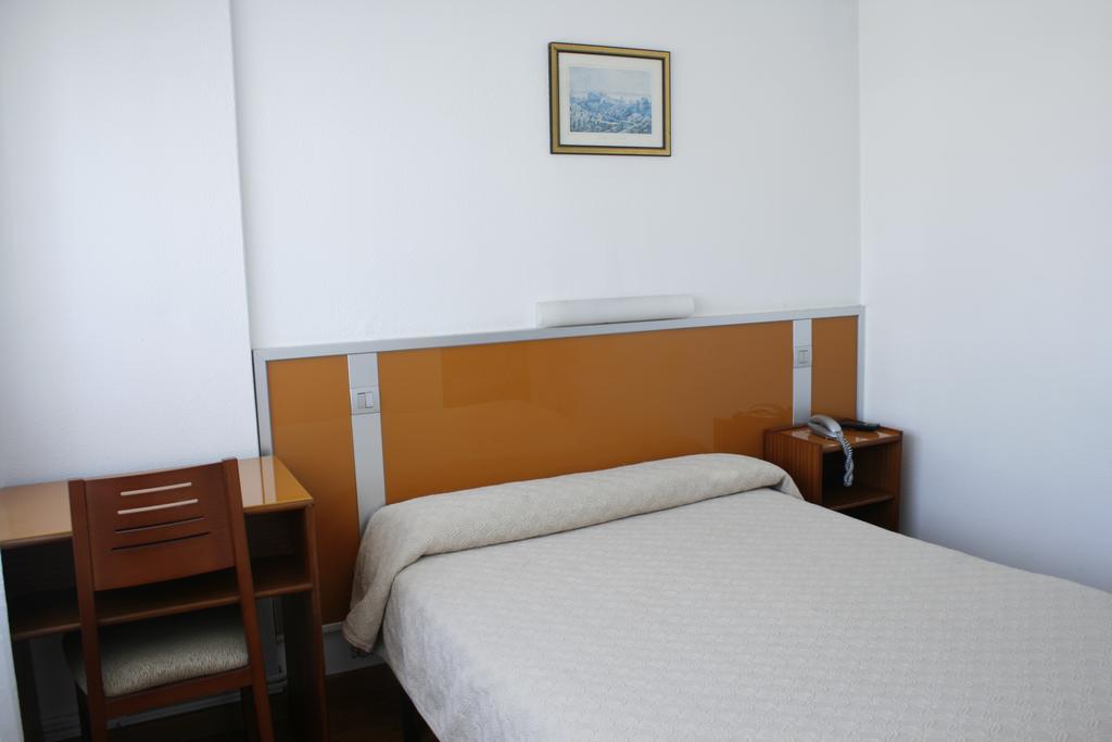 Hostal Liste Station A Coruña Zimmer foto